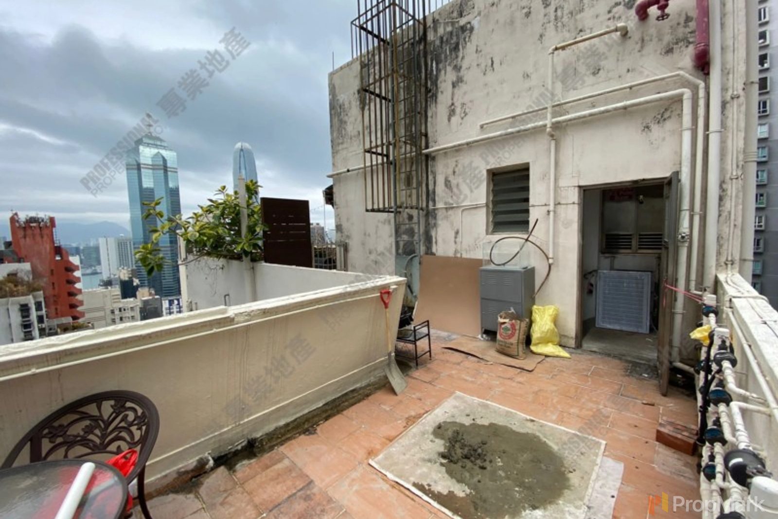 photo 2 — Woodland Court, Mid-levels West