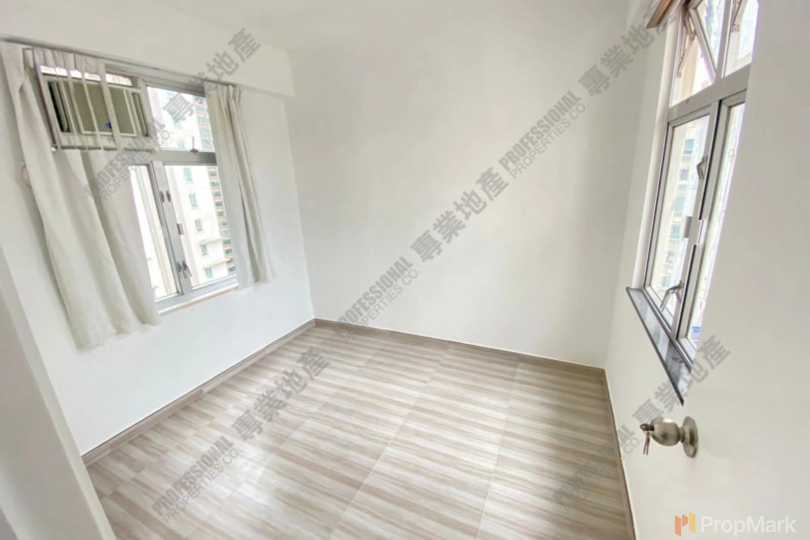 photo 4 — Woodland Court, Mid-levels West