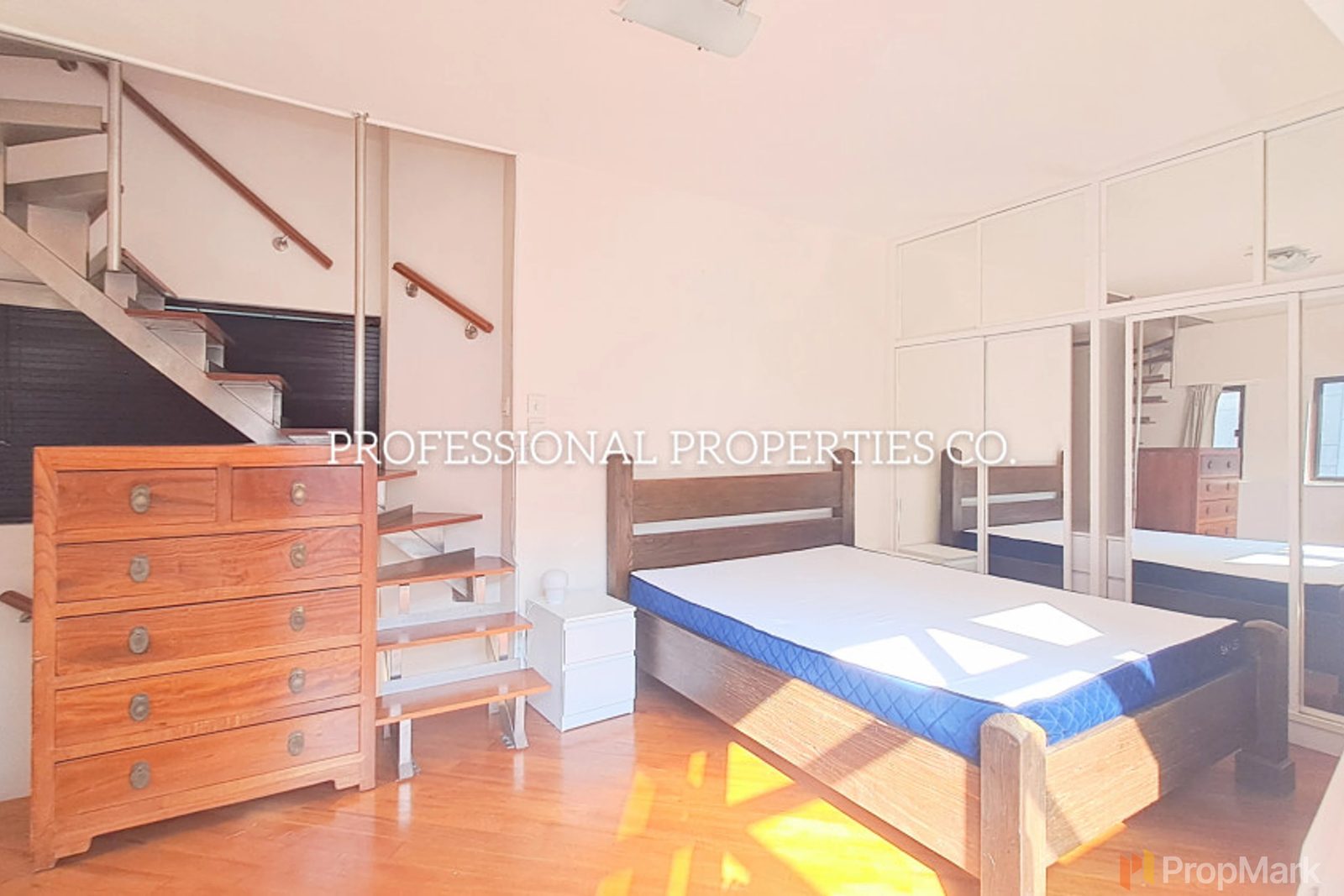 photo 11 — Amber Lodge, Central