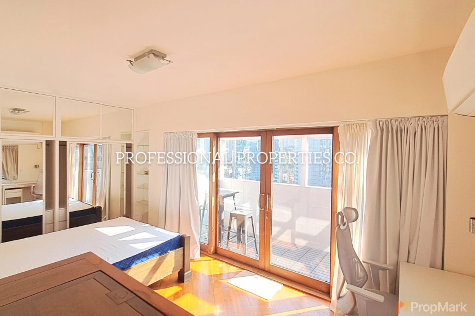 photo 9 — Amber Lodge, Central