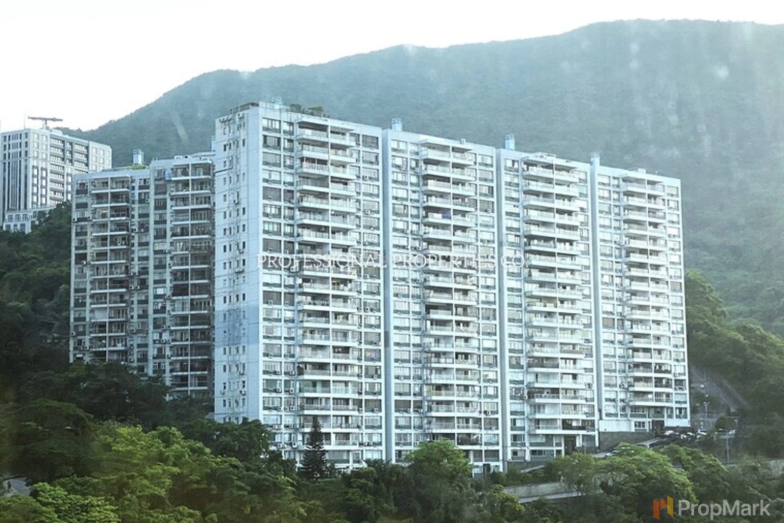相片 9 — 松柏新邨，東半山