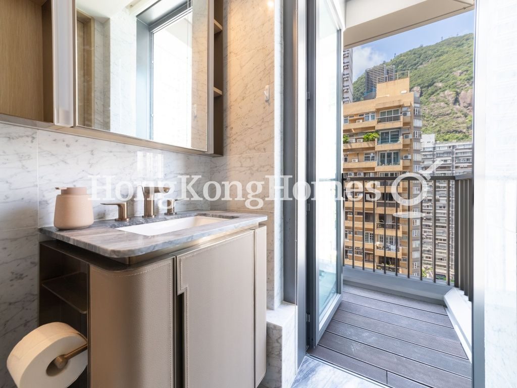 Balcony off bathroom — Richmond，西半山