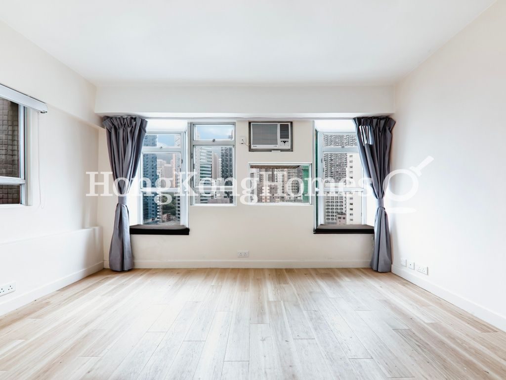 Living and Dining Room — Amber Lodge, Central