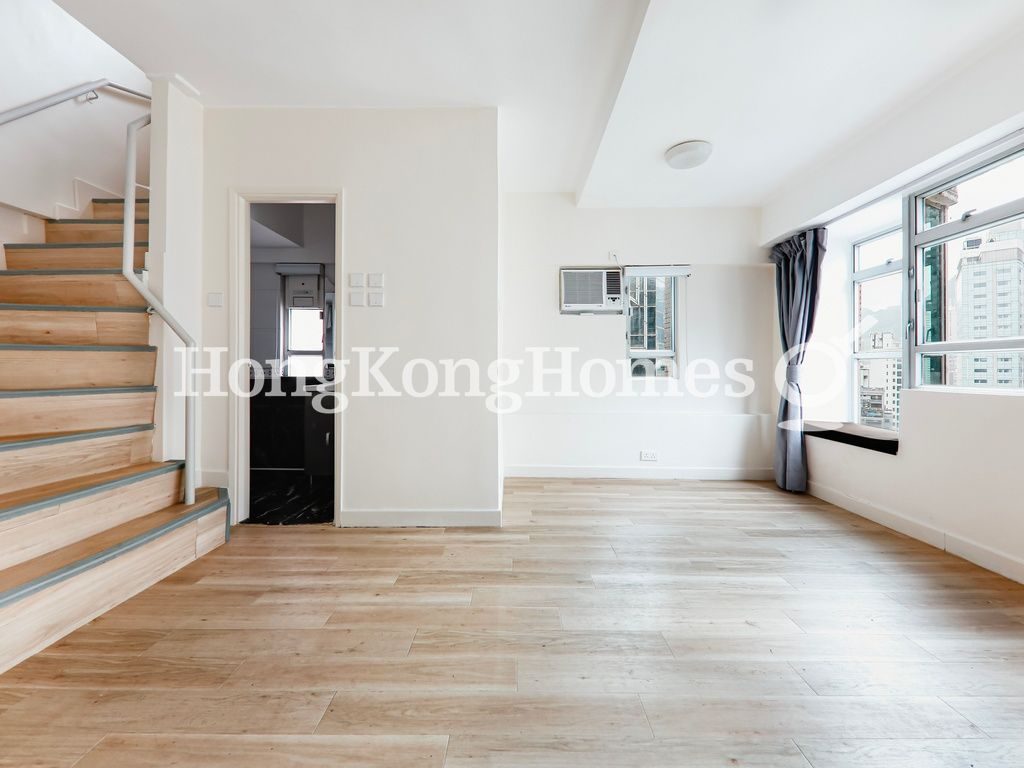 Living and Dining Room — Amber Lodge, Central