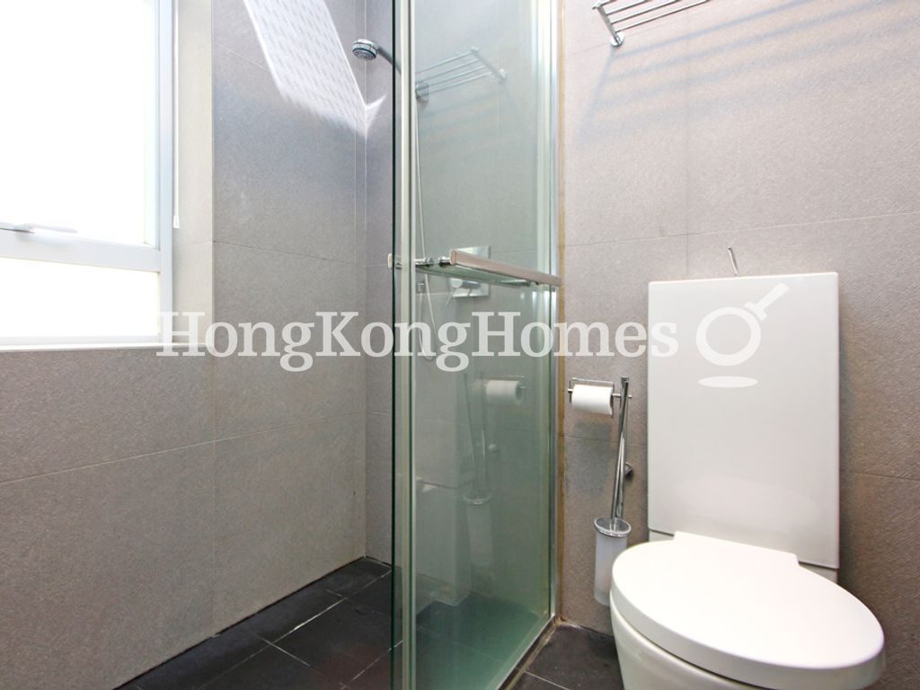 Master Bathroom — Blue Pool Court (Sing Woo Road), Happy Valley