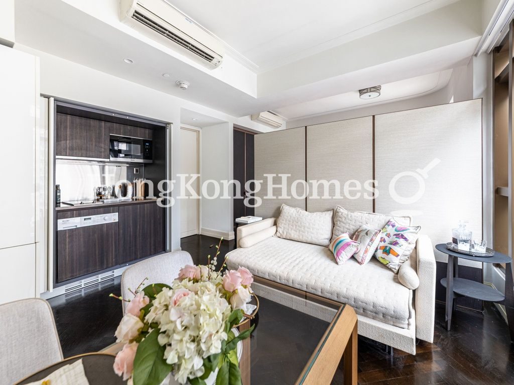 Living and Dining Area — Castle One，西半山