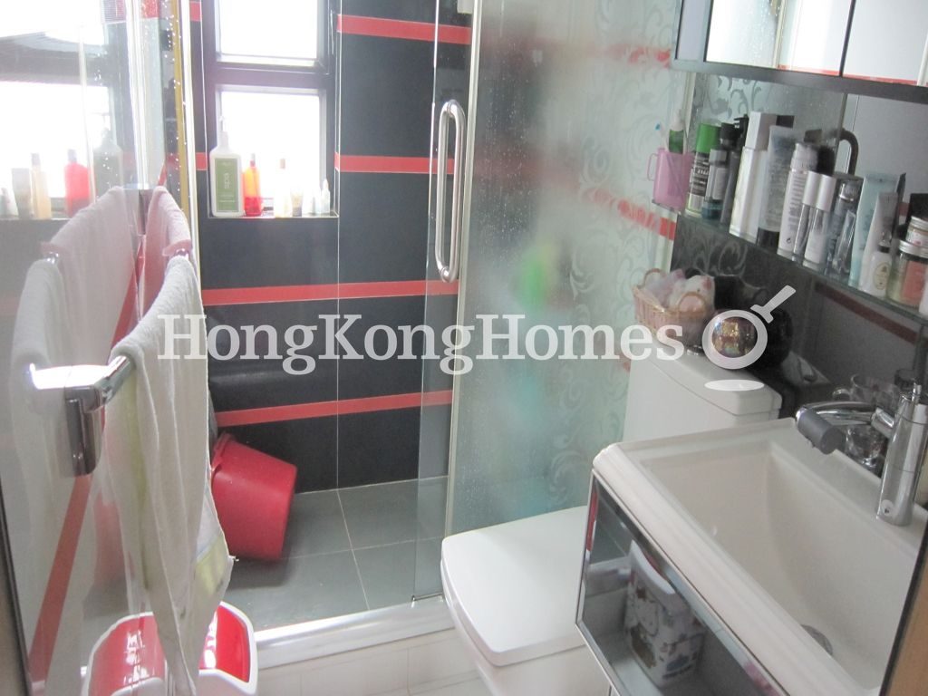 Guest Bathroom — 國泰新宇，灣仔
