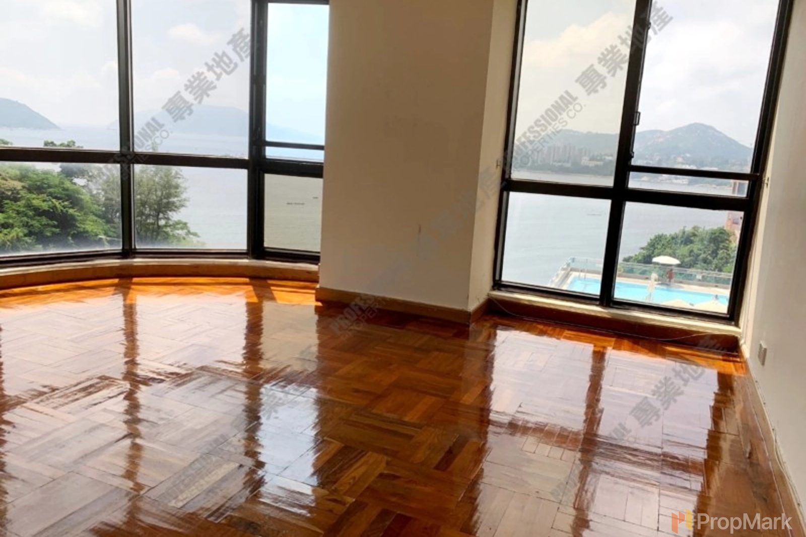 相片 3 — 浪琴園，港島南區