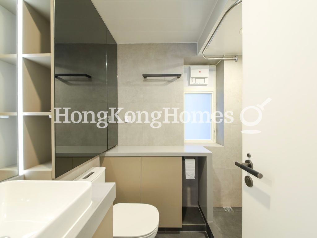 Guest Bathroom — 聚賢居 - 第01座，中環