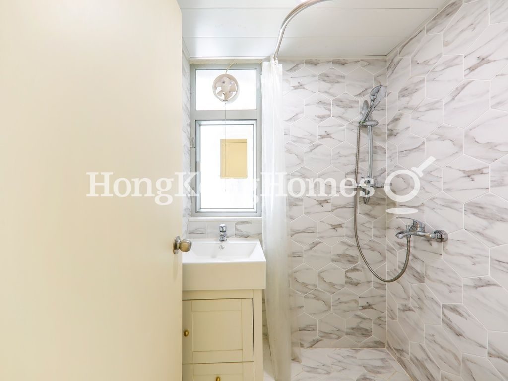 Master Bathroom — City Garden - Block 13, North Point