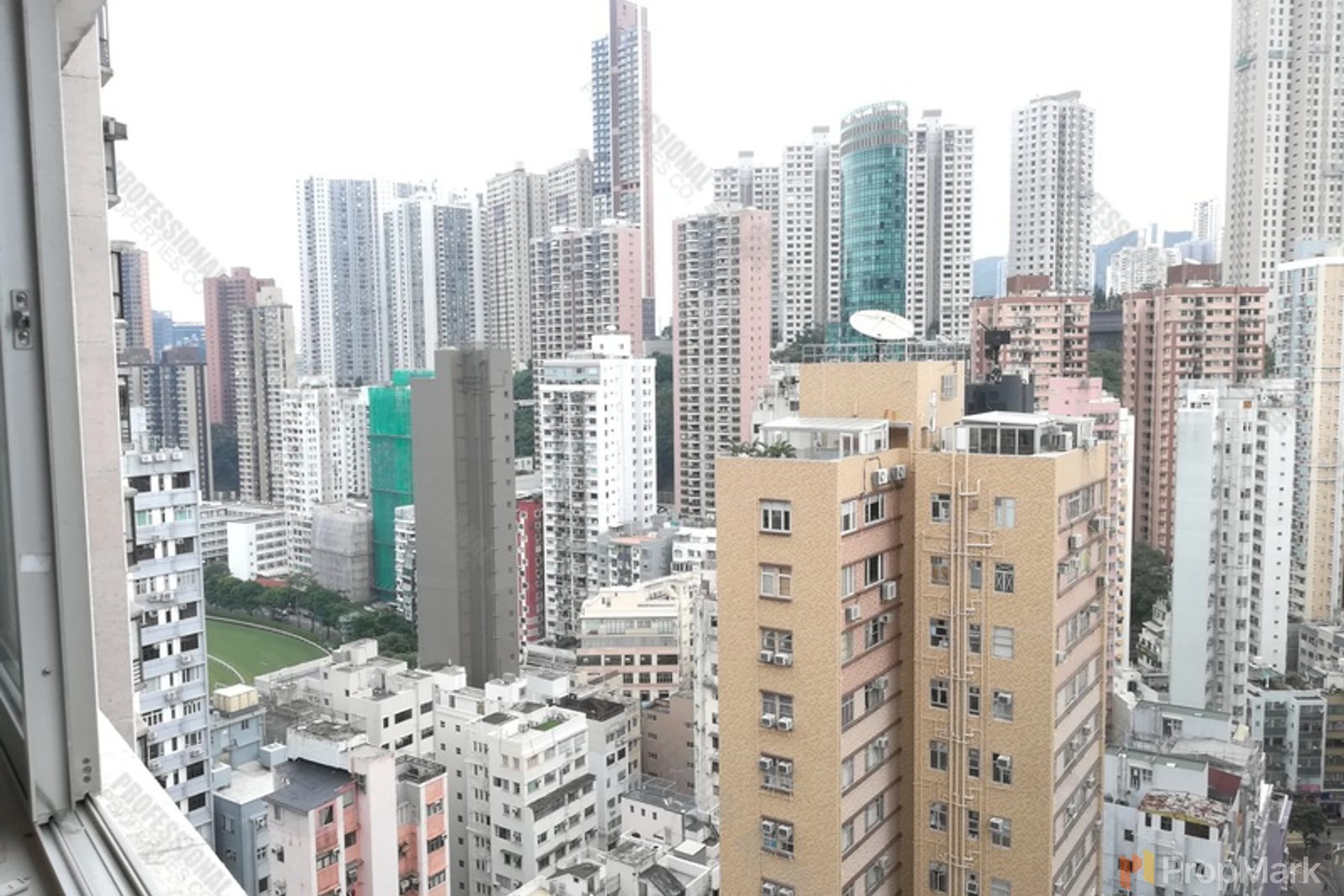 相片 13 — 山村大廈，跑馬地