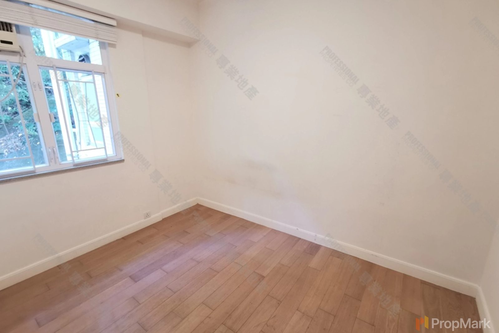 photo 5 — Morengo Court, Mid-levels East