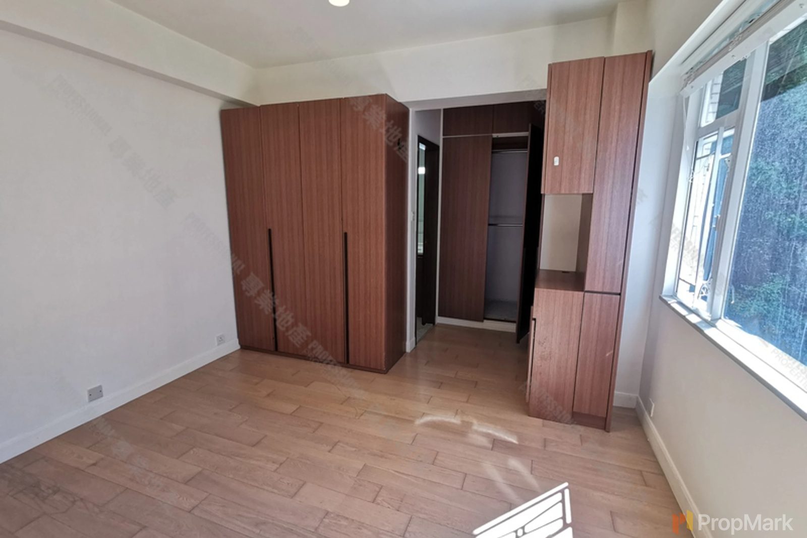 photo 7 — Morengo Court, Mid-levels East