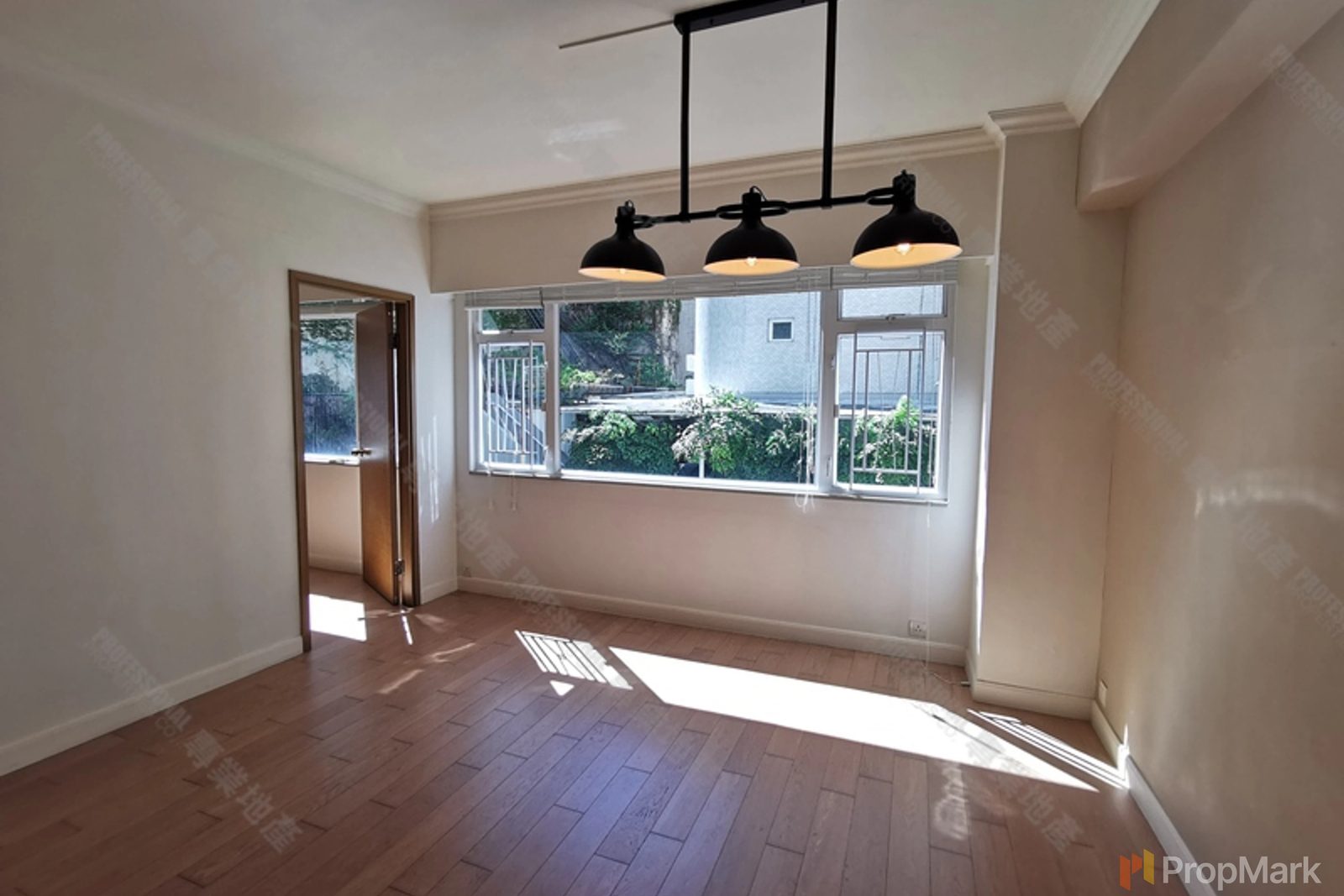photo 9 — Morengo Court, Mid-levels East