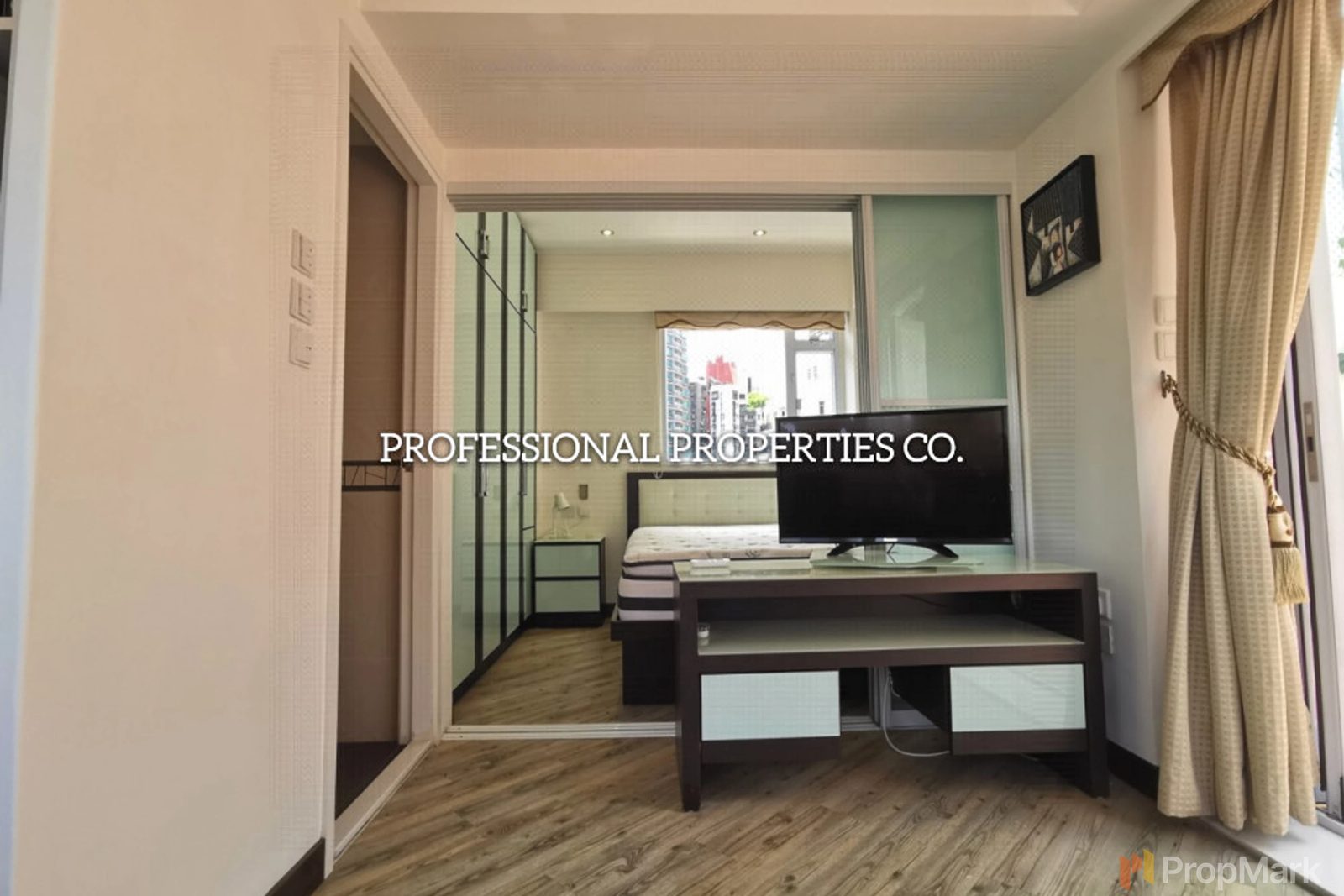 photo 8 — Caravan Court, Mid-levels West