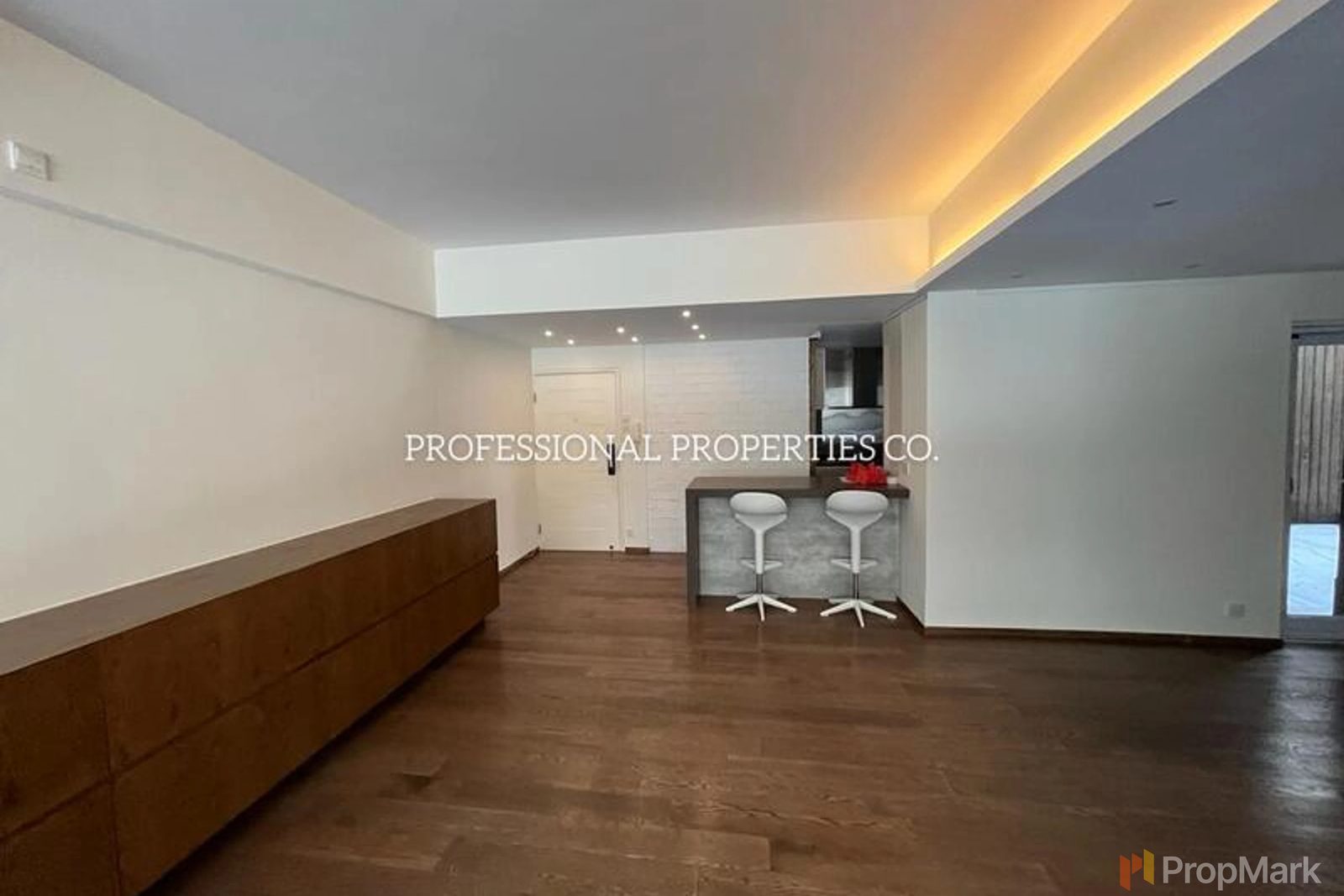 photo 2 — Skyline Mansion, Mid-levels West