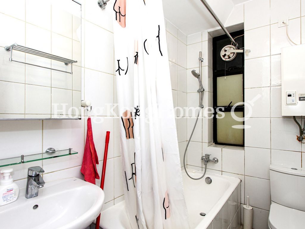 Guest Bathroom — 景雅花園，西半山