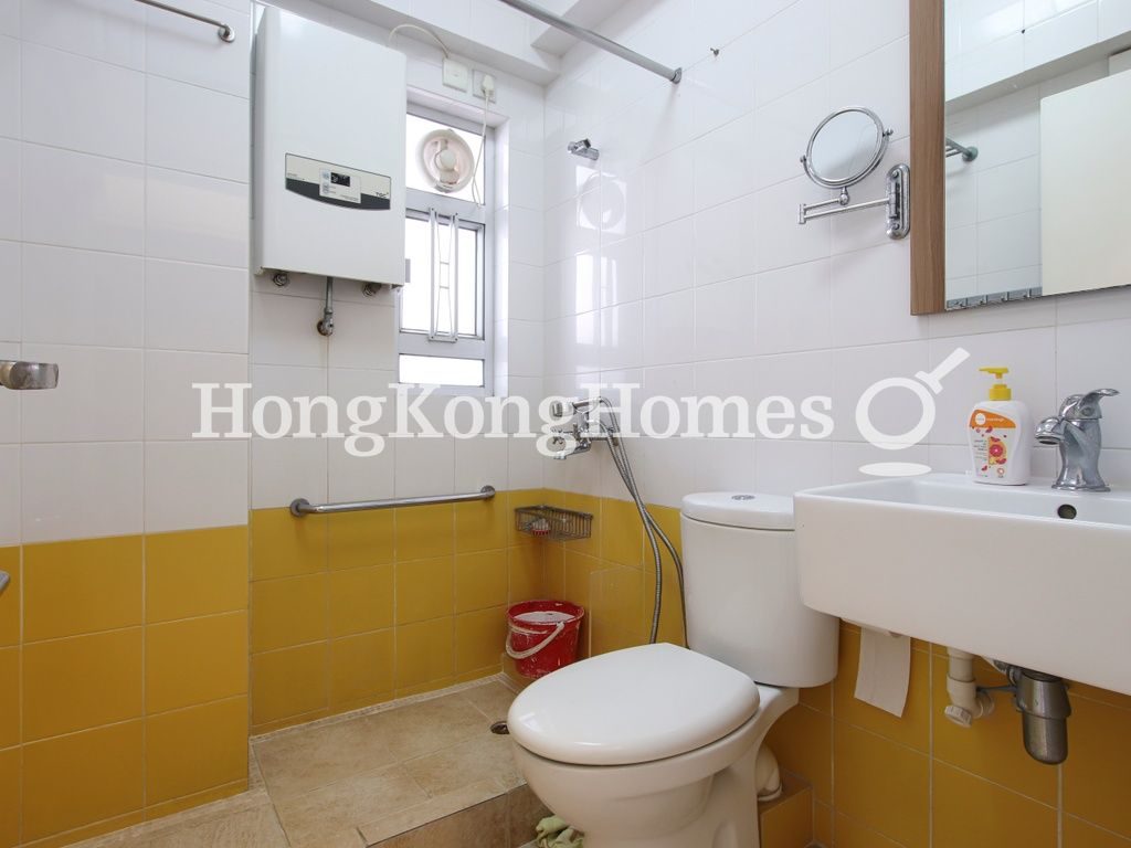 Guest Bathroom — 雅景樓，北角