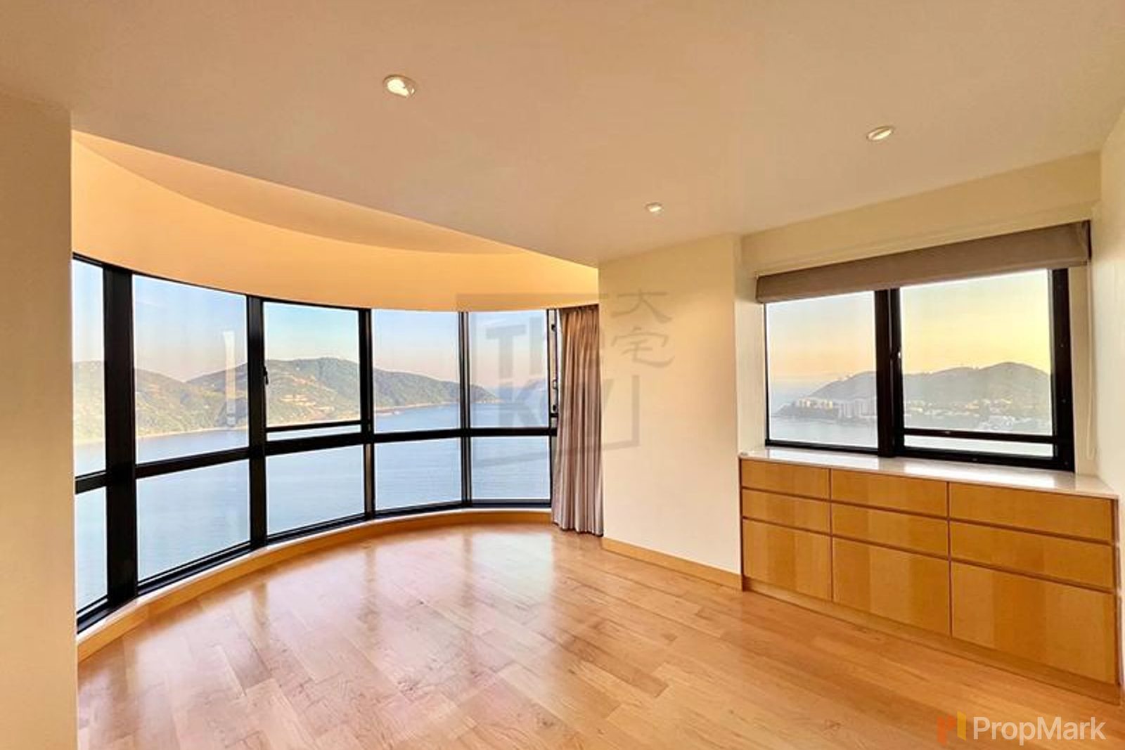 相片 4 — 浪琴園，港島南區