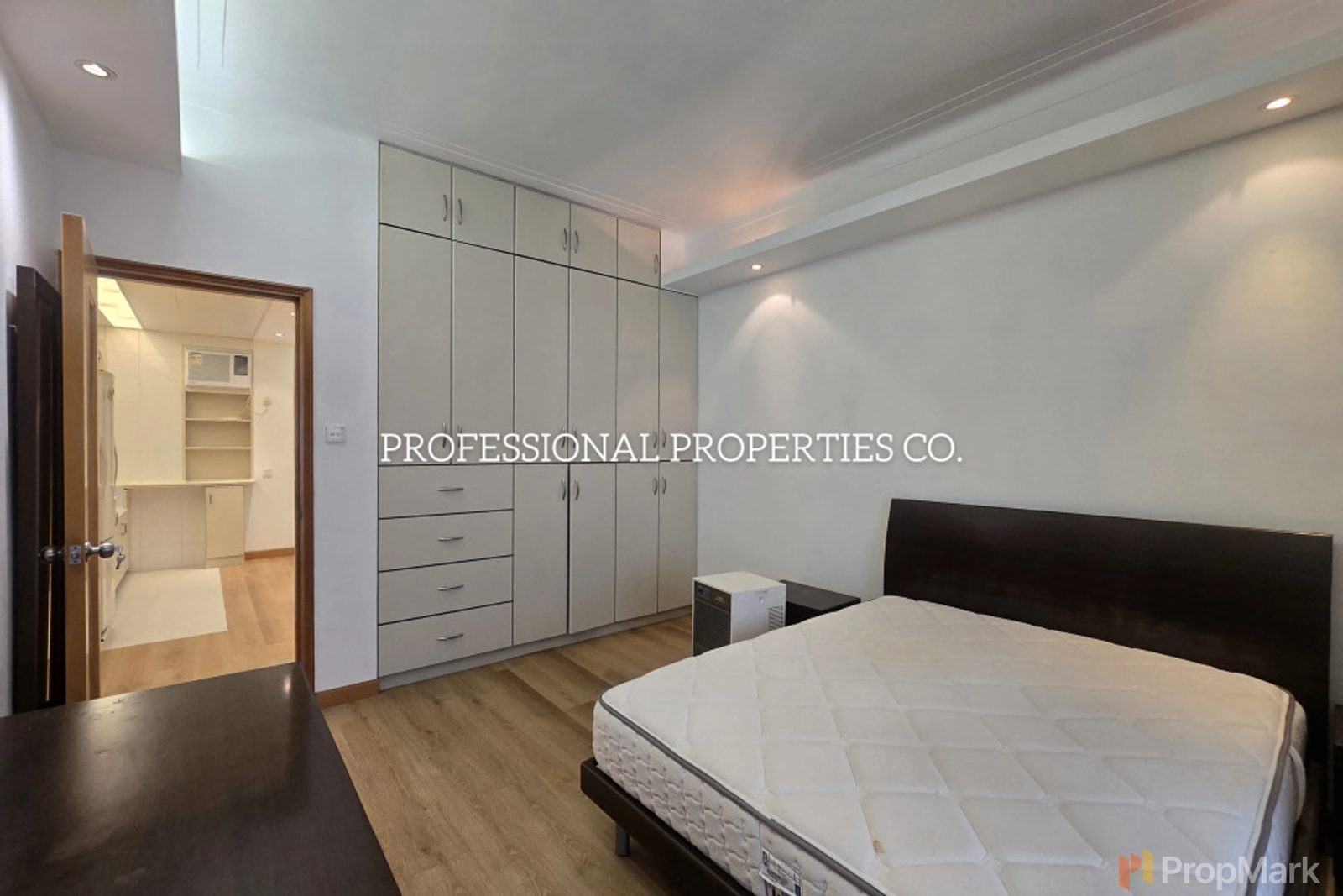 photo 4 — Welsby Court, Mid-levels Central