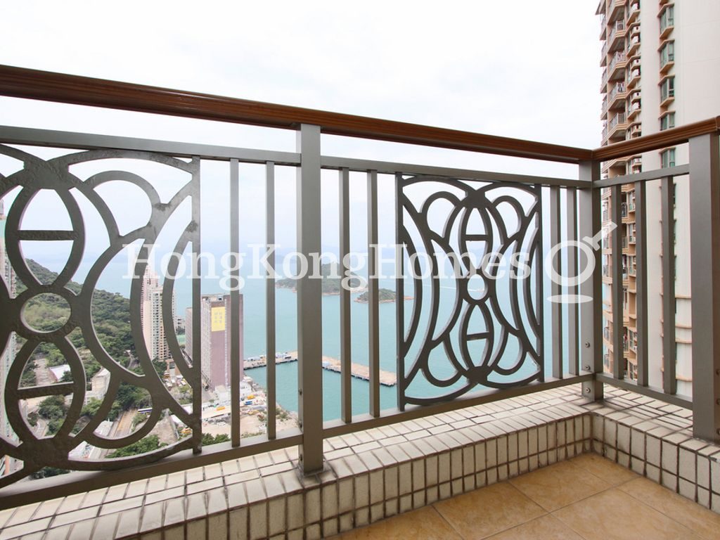Balcony off Living and Dining Room — 泓都 - 第03座，西環堅尼地城