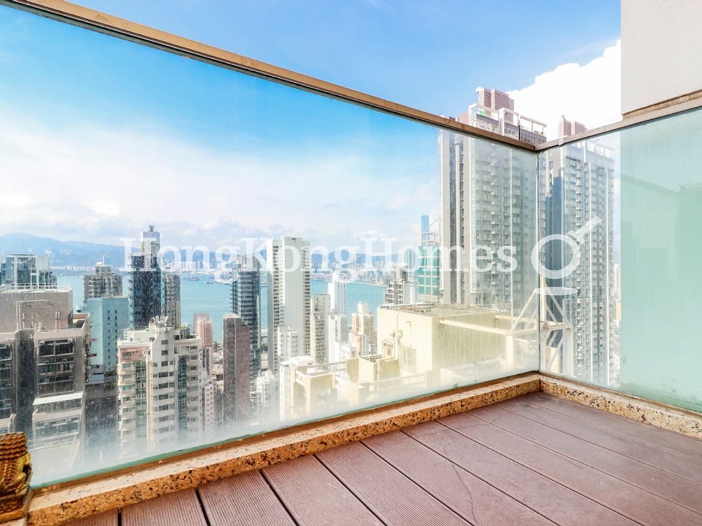 Balcony off Living and Dining Room — 星鑽，西營盤