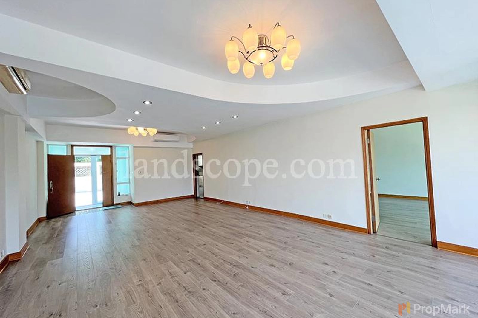 photo 4 — Riviera Apartments, Southside