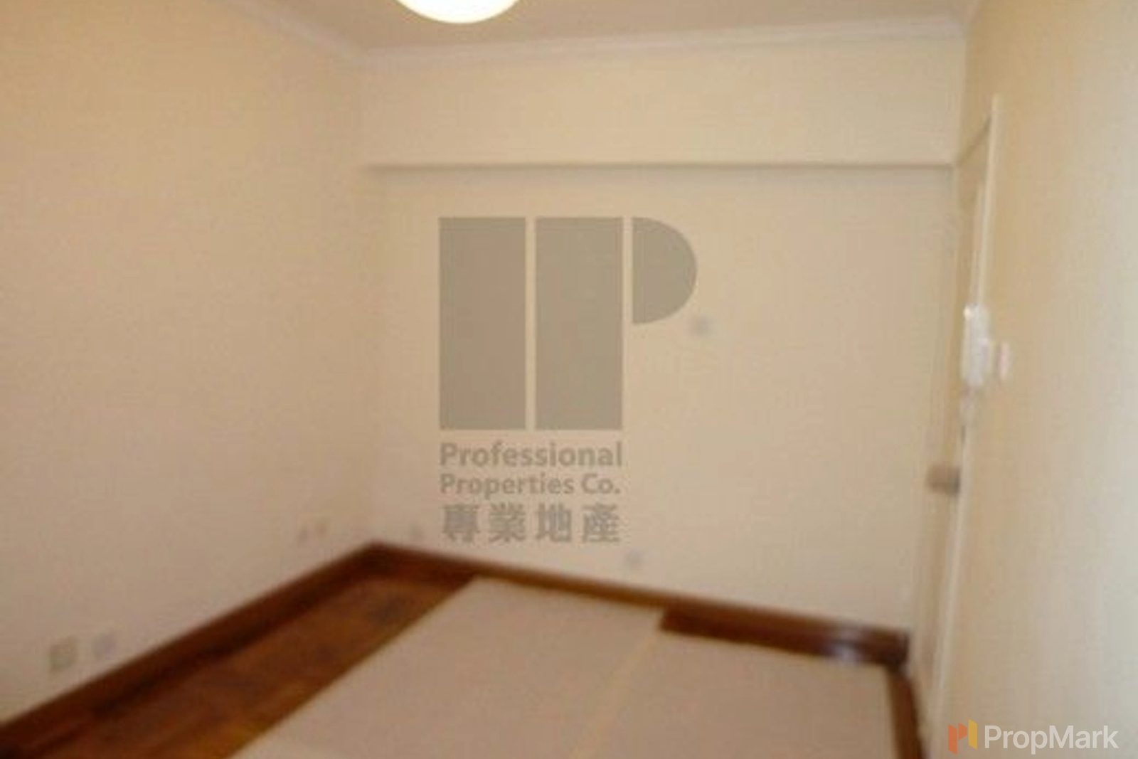 photo 3 — Manrich Court, Wan Chai
