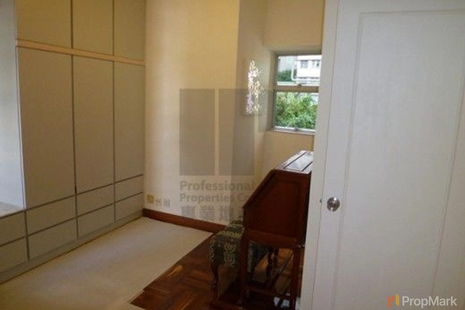 photo 8 — Manrich Court, Wan Chai