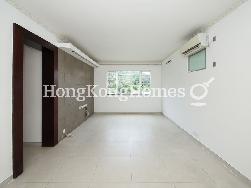 Living and Dining Room — Viking Villas - Block C, North Point Hill
