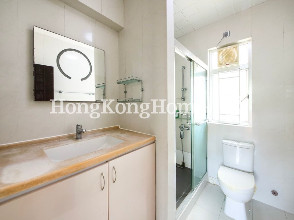 Guest Bathroom — Viking Villas - Block C, North Point Hill
