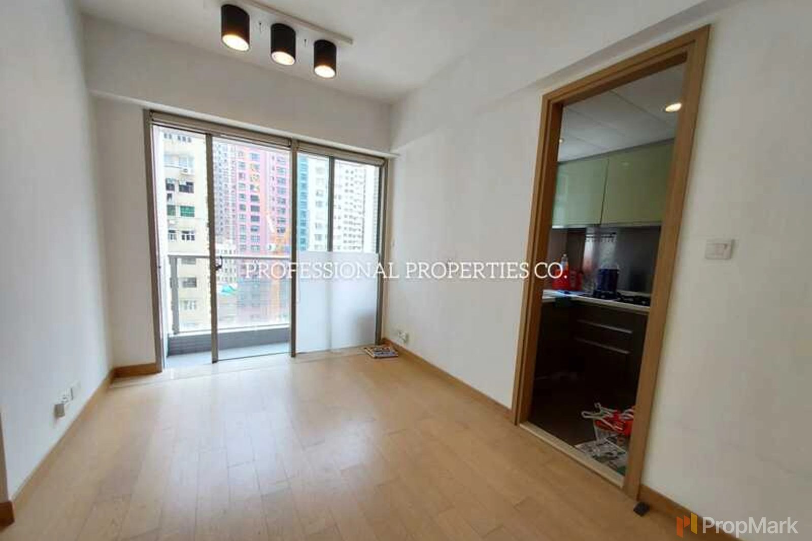 photo 13 — Island Crest, Sai Ying Pun