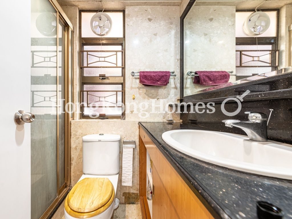 Guest Bathroom — 百福花園 L座 家福閣，北角