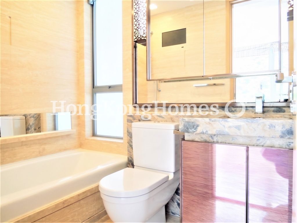 Master Bathroom — Larvotto - Block 8, Ap Lei Chau