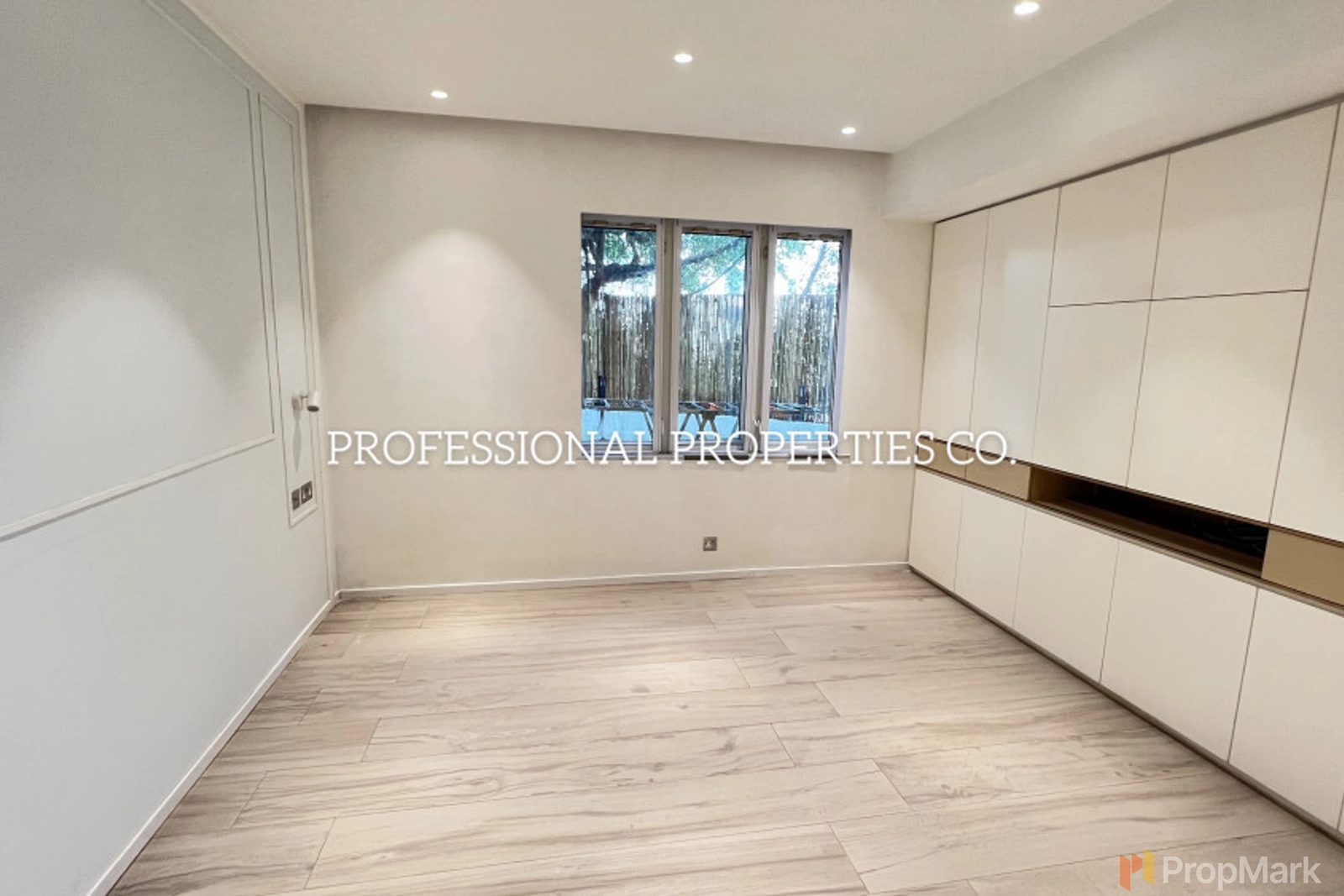 photo 14 — Alpha Court, Mid-levels West