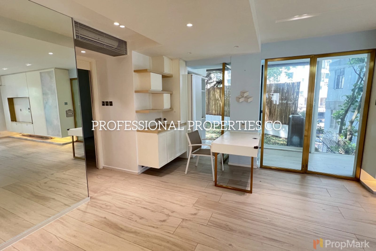photo 20 — Alpha Court, Mid-levels West
