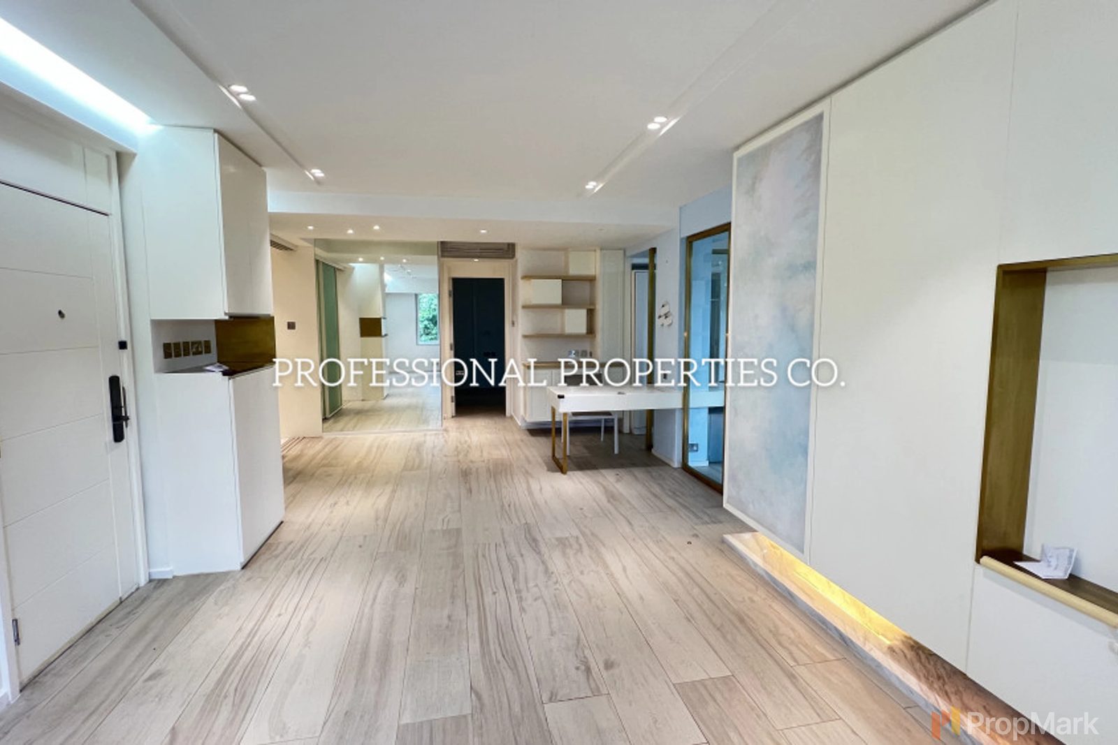 photo 8 — Alpha Court, Mid-levels West