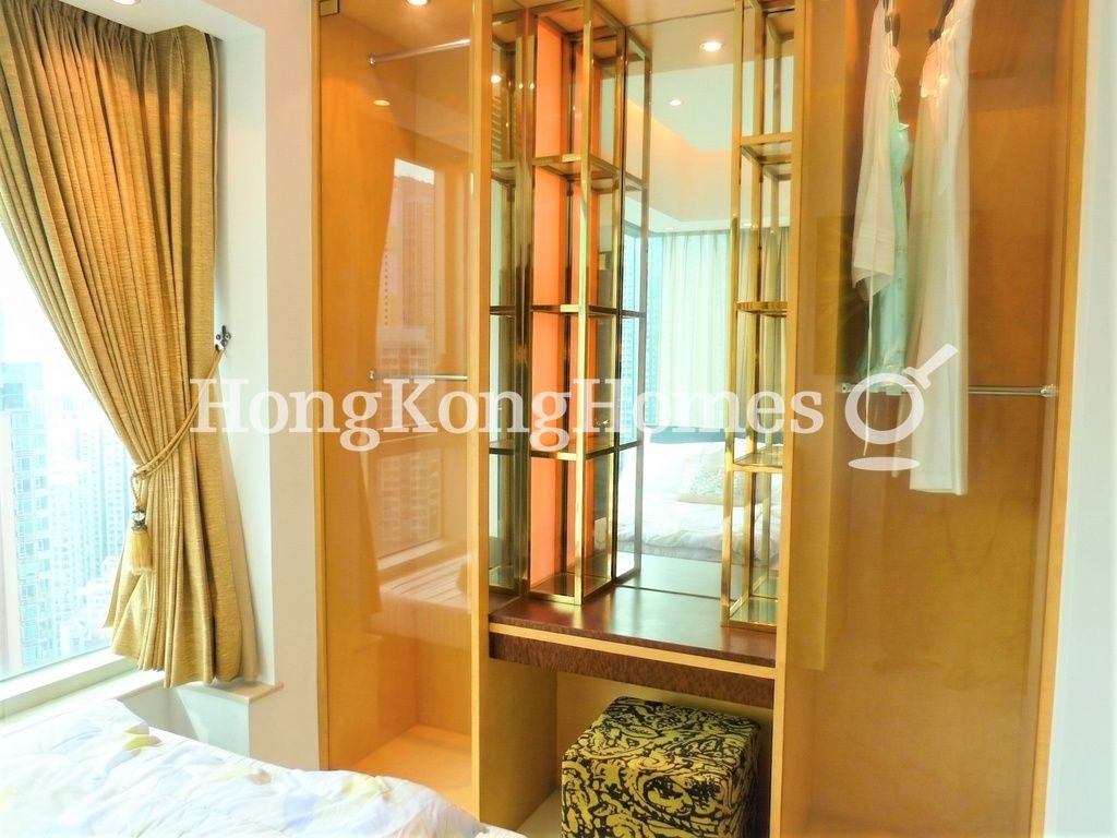 Built-in Wardrobe in Master Bedroom — 君悅軒，筲箕灣