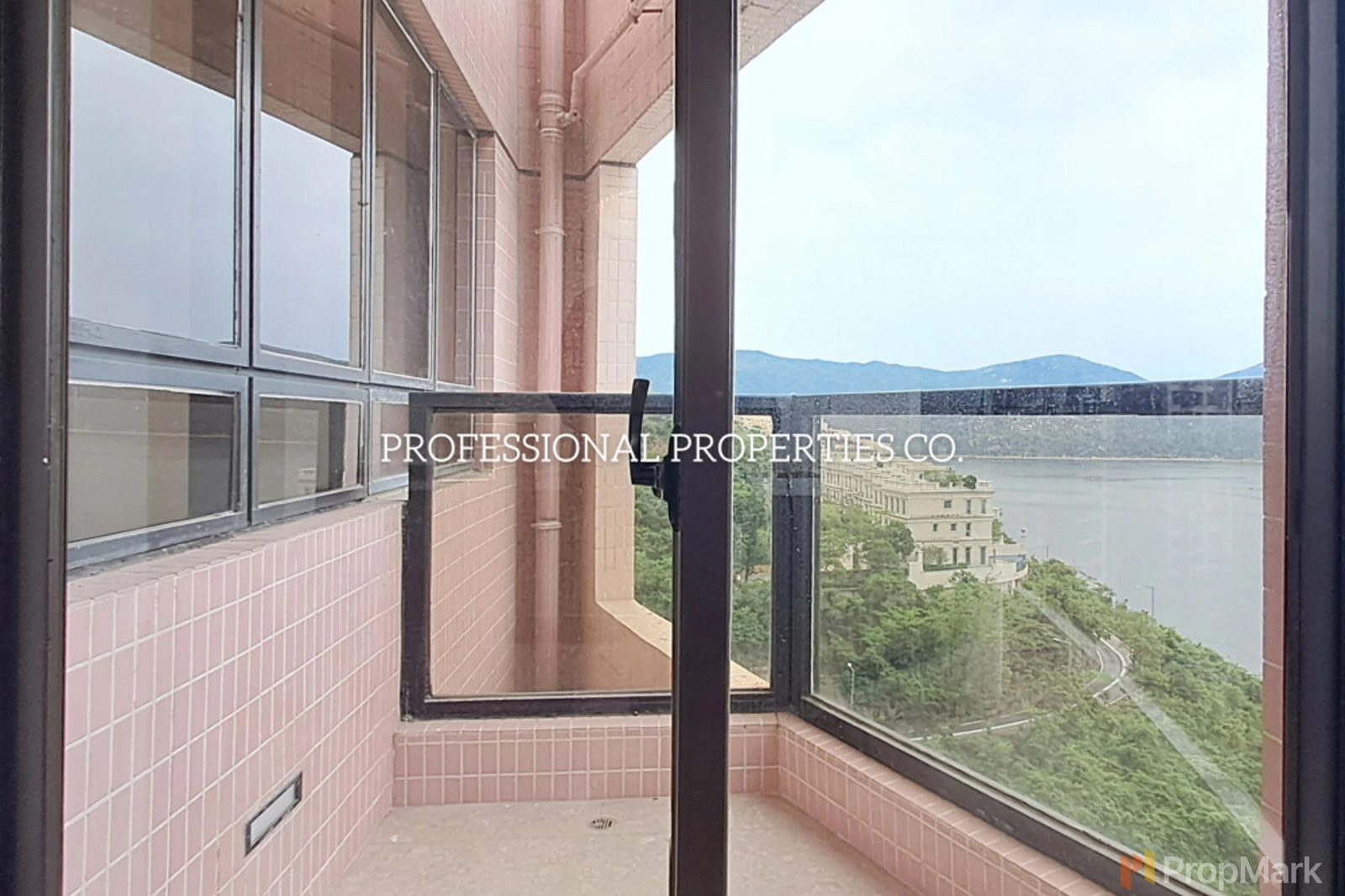 photo 7 — Pacific View, Southside