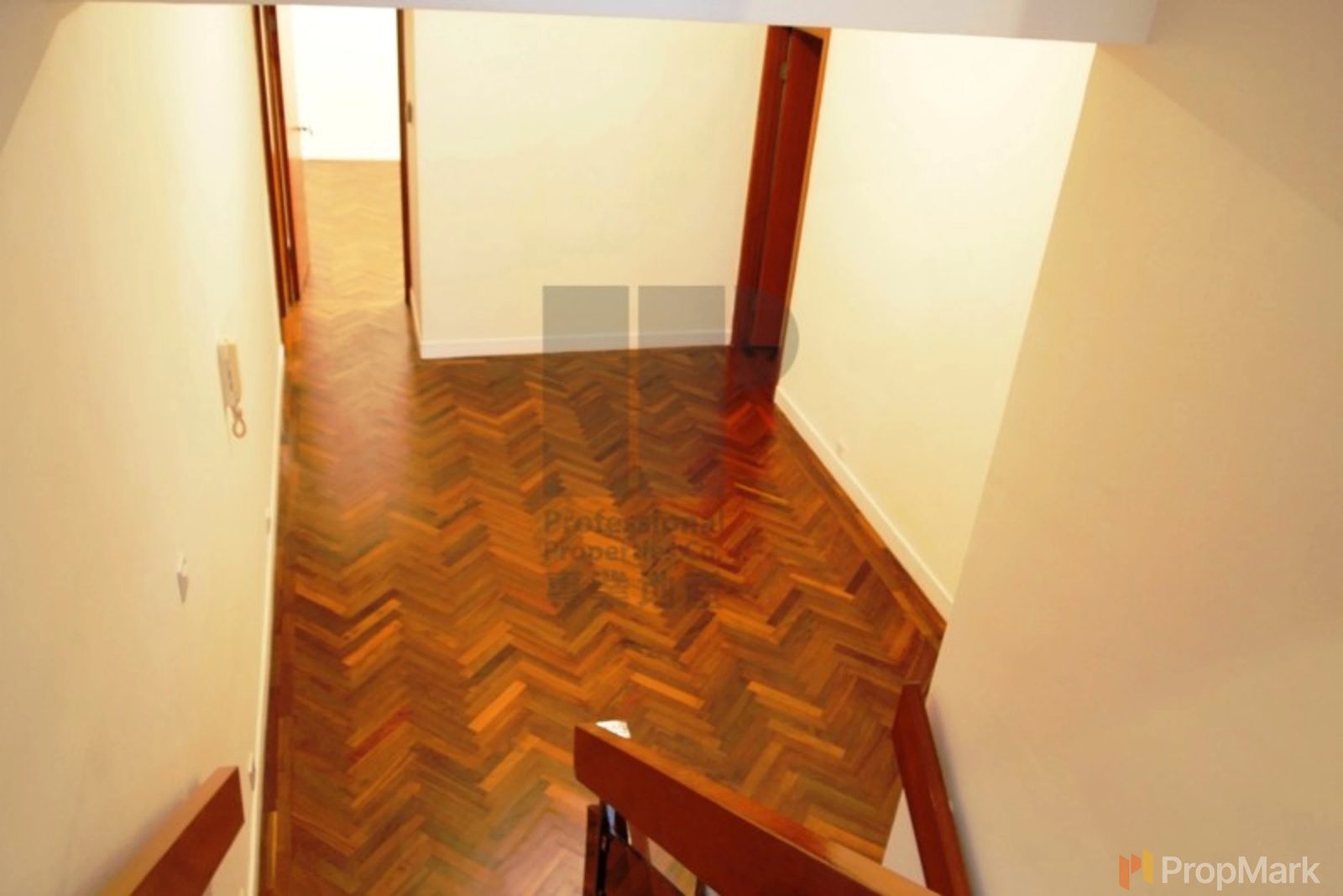 photo 6 — Taipan Court, Mid-levels East