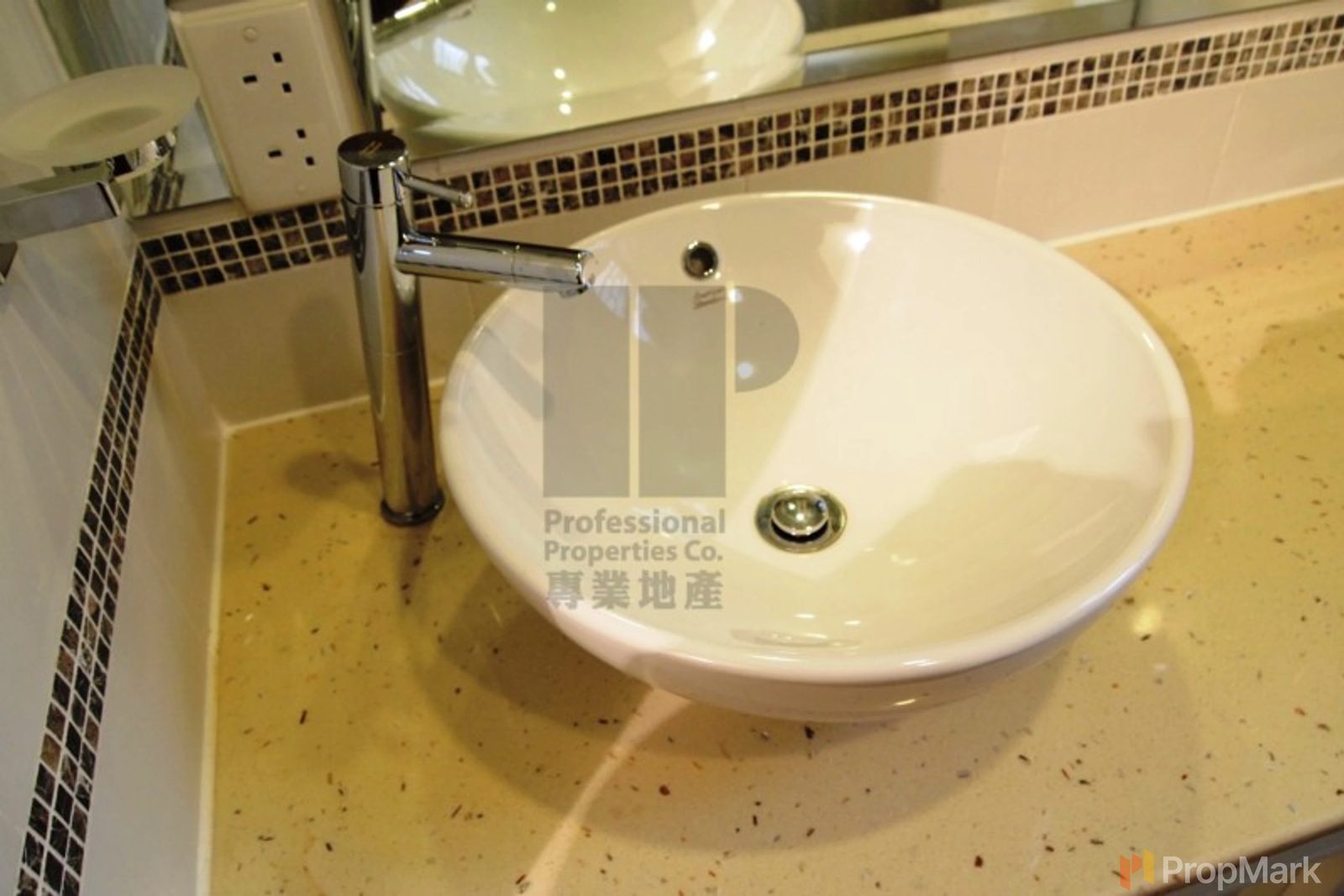 photo 8 — Taipan Court, Mid-levels East