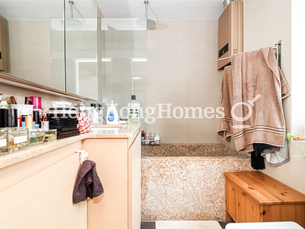 Ensuite Bathroom — 金堅大廈，西半山
