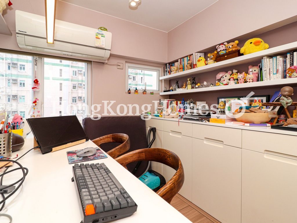 Study Area off Living and Dining Room — 金堅大廈，西半山