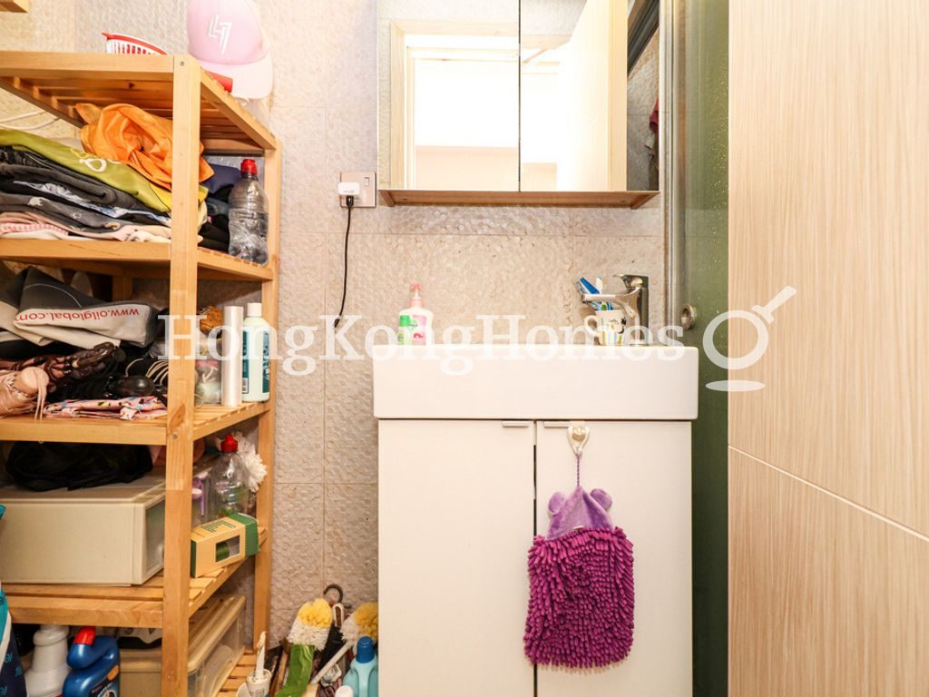 Guest Bathroom — 金堅大廈，西半山