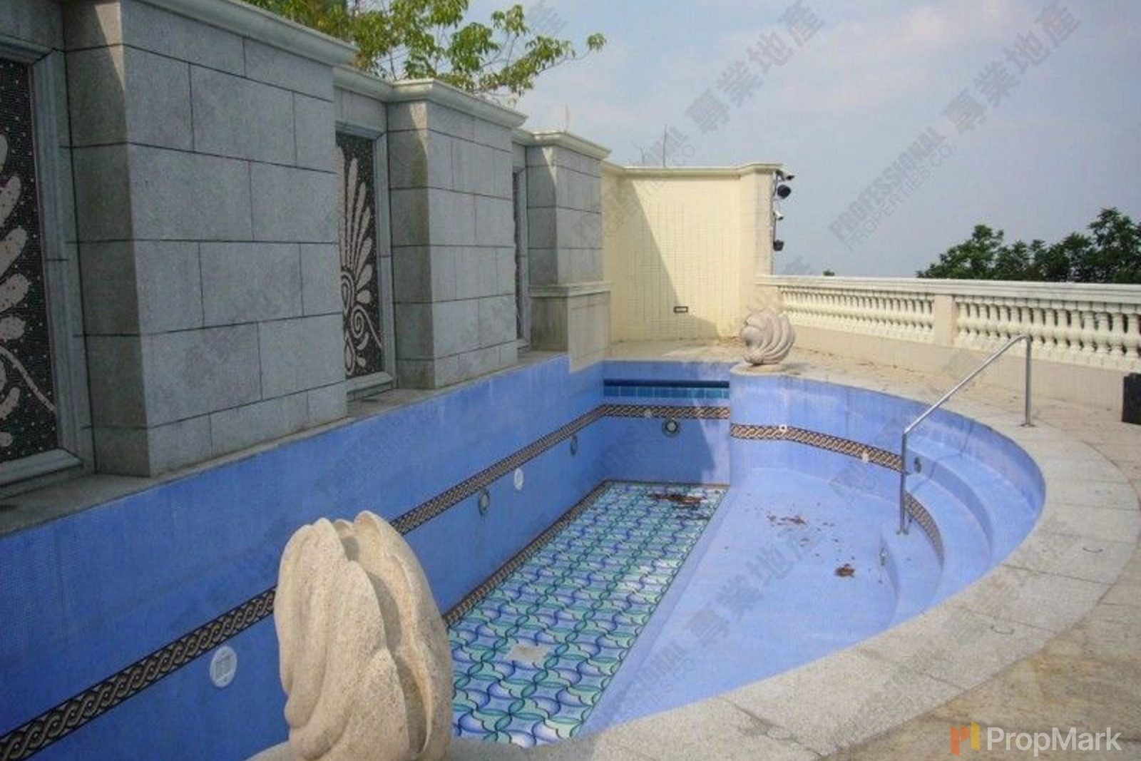 photo 5 — Mount Austin Estate, The Peak