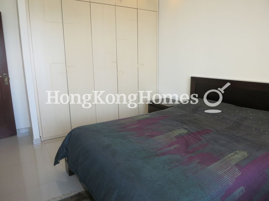Built-in Wardrobe in Master Bedroom — 愉景灣 2 期 - 畔峰 - 觀濤樓，愉景灣