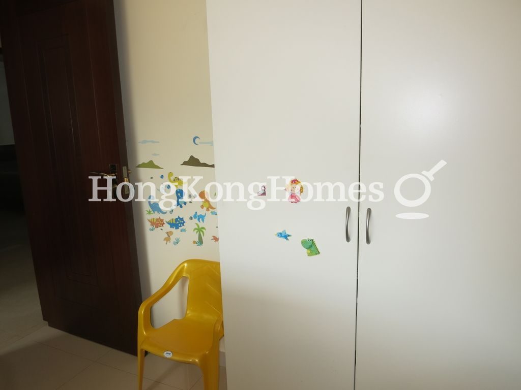 Built-in Wardrobe in Second Bedroom — 愉景灣 2 期 - 畔峰 - 觀濤樓，愉景灣