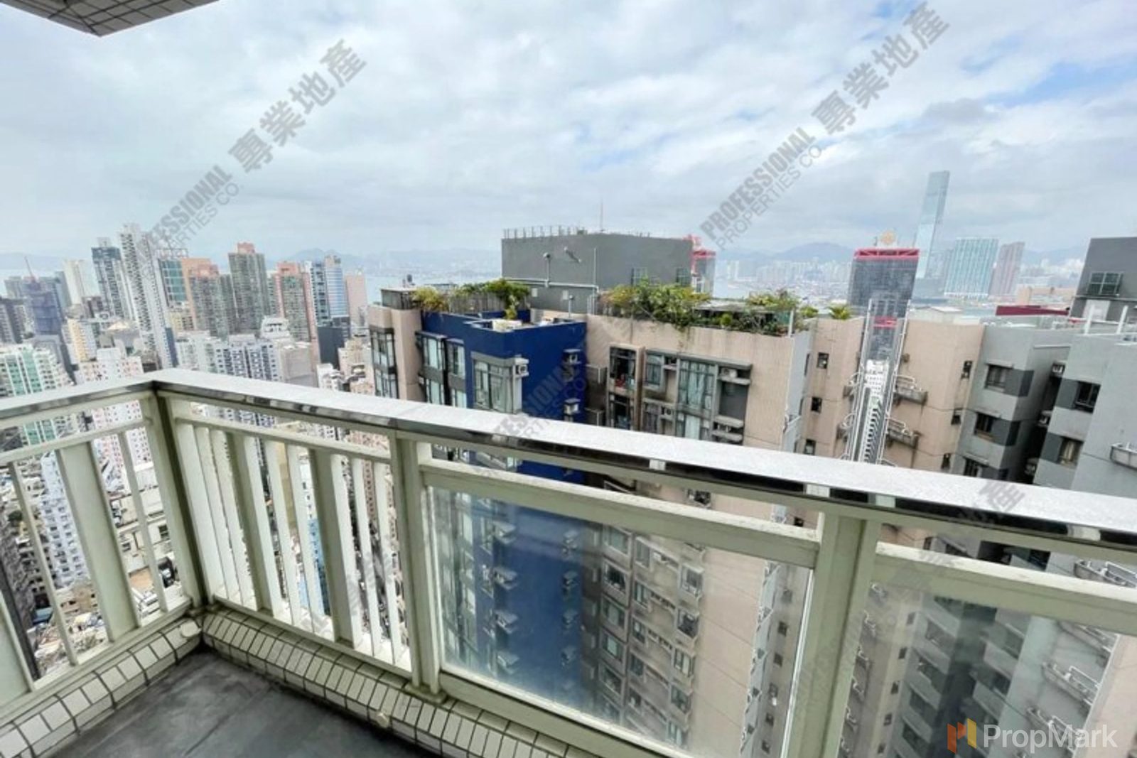 photo 4 — CentreStage, Sheung Wan