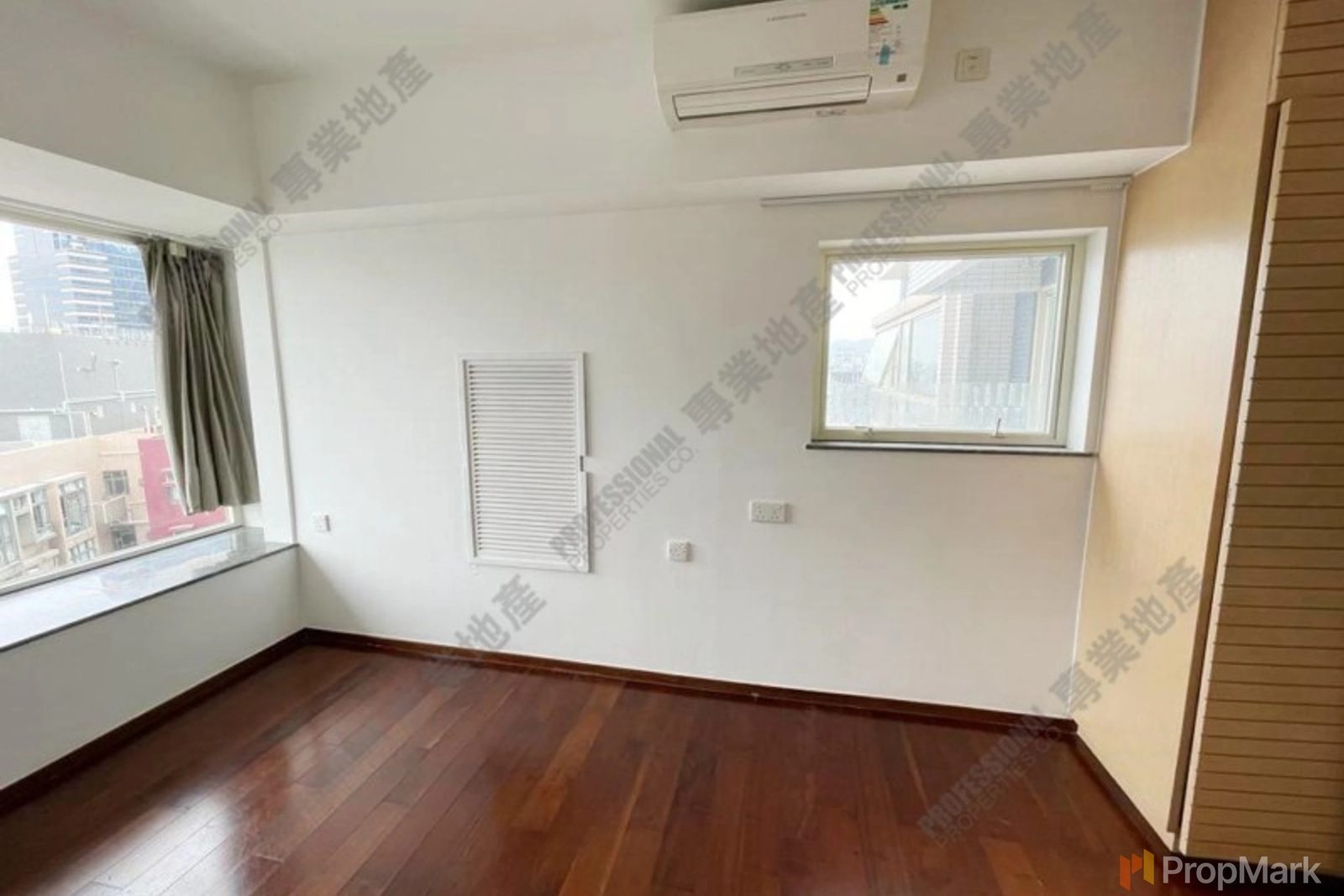 photo 5 — CentreStage, Sheung Wan