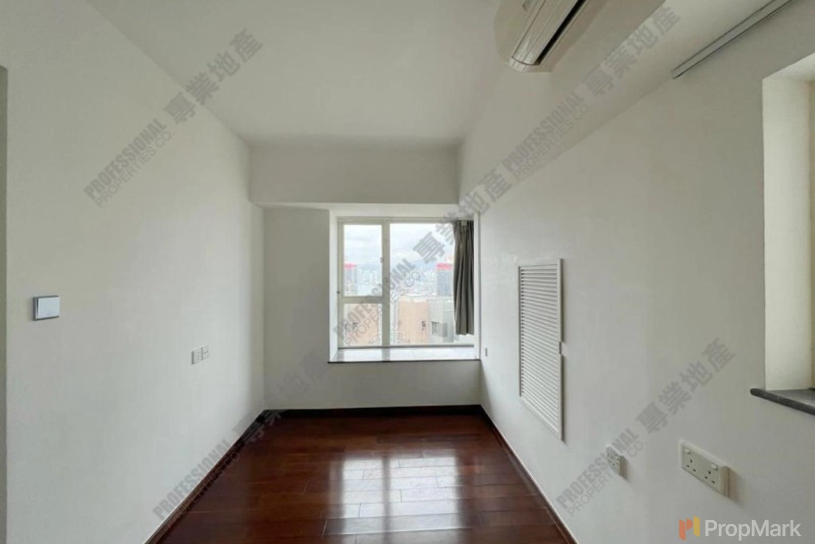 photo 7 — CentreStage, Sheung Wan